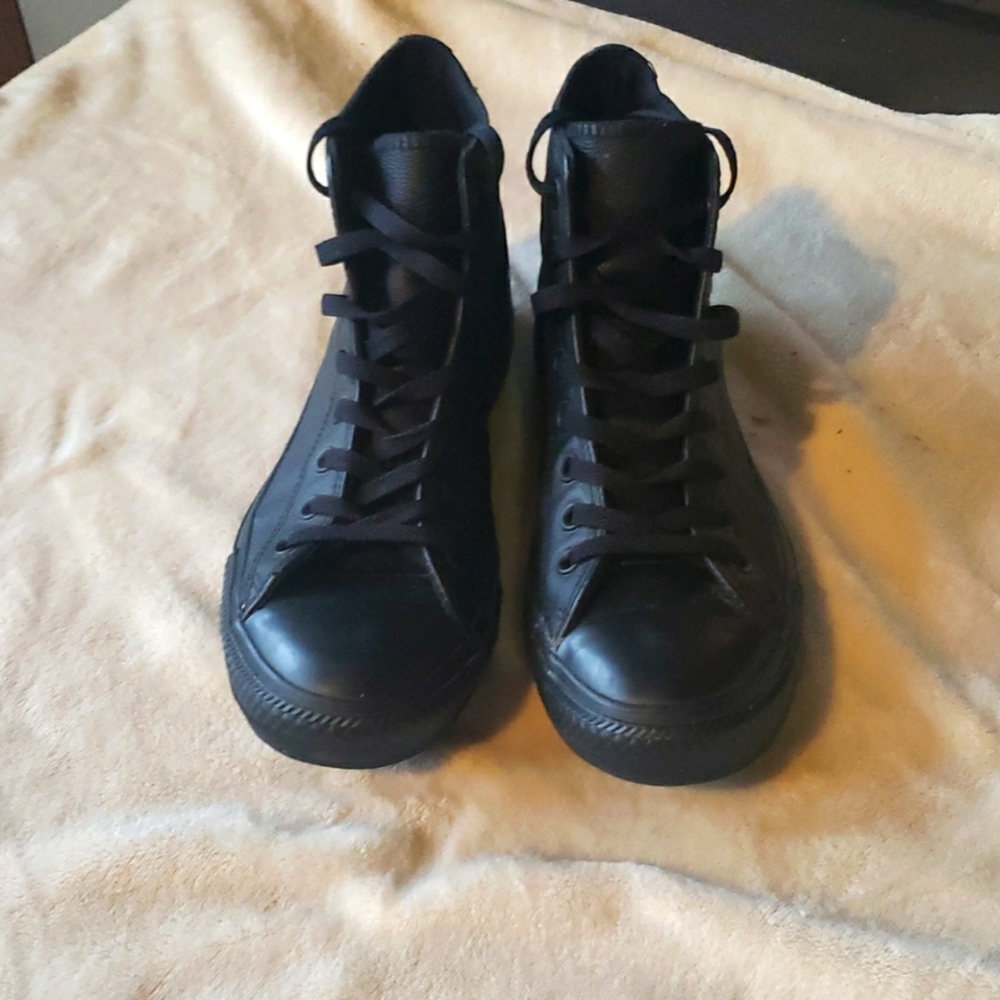 Black leather high top Converse all star size 9us